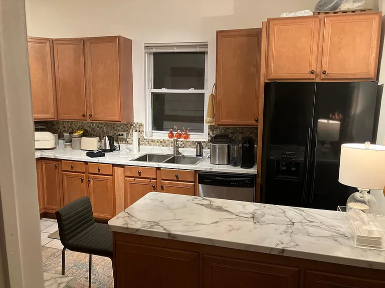 2633 W Homer St #2F — Photo 5