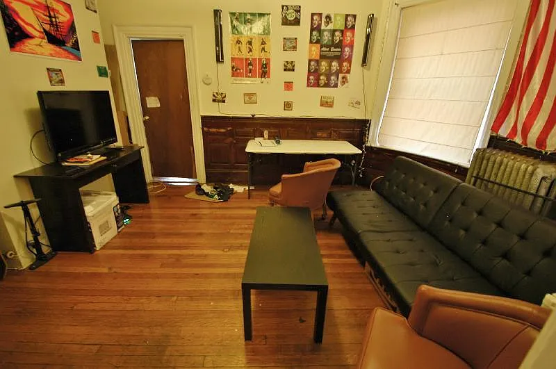3 bed, 999 sqft, $6,000 — Photo 2