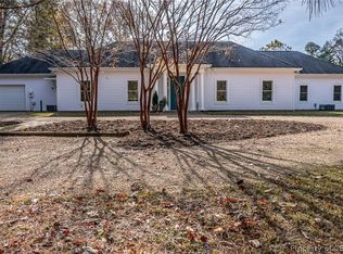 60 York Rd, Irvington, VA 22480