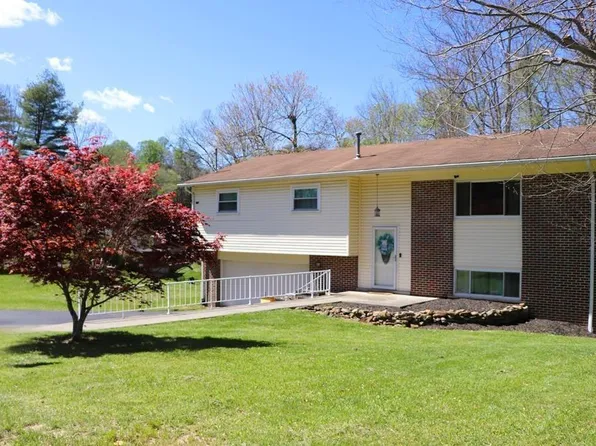104 Elmridge Ct, Beckley, WV 25801