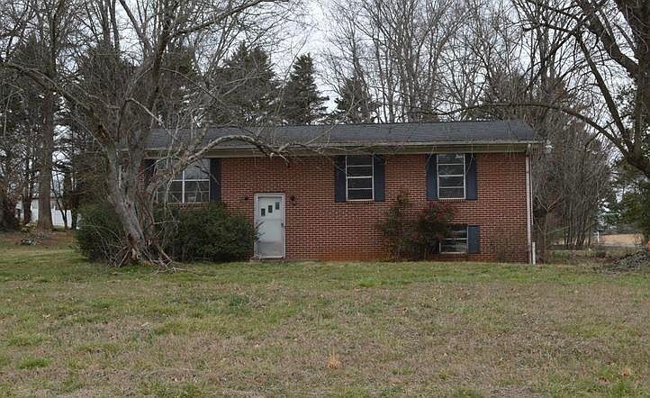 1st image of 102 Lennox Dr