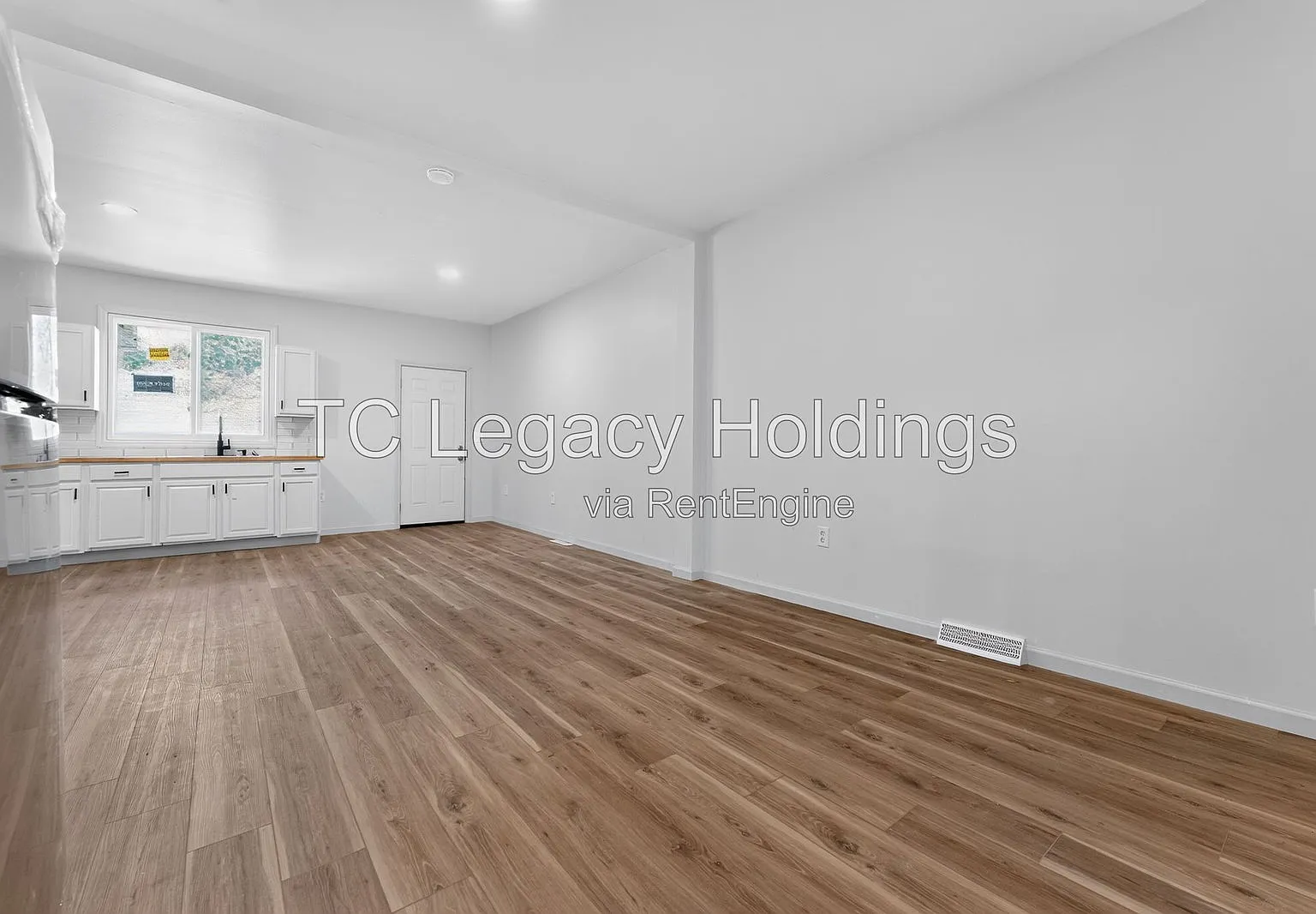 2 bed, 1.0 bath, 976 sqft, $1,300 — Photo 4