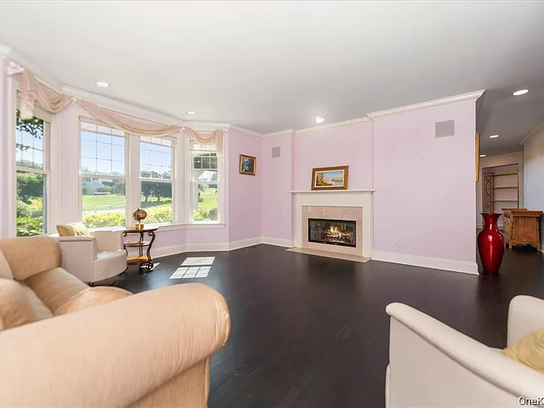53 Pembroke Dr — Photo 15