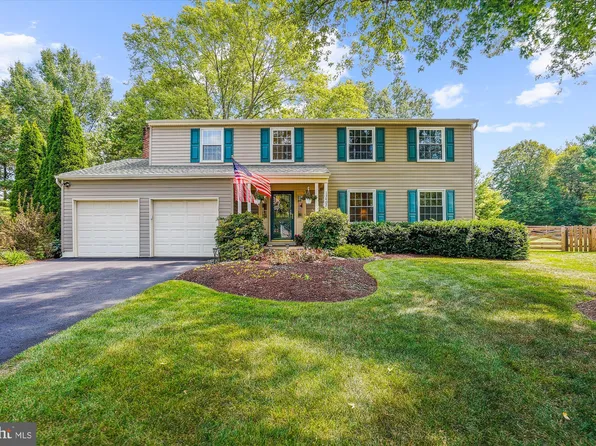 13402 Hidden Meadow Ct, Herndon, VA 20171