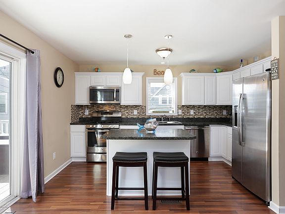 5th image of 419 Coolidge Ave #A