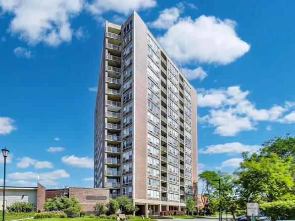 3925 Triumvera Dr APT 14D, Glenview, IL 60025