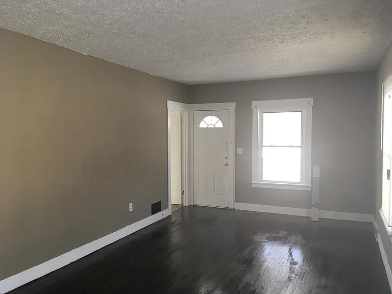 407 Shepard St — Photo 2