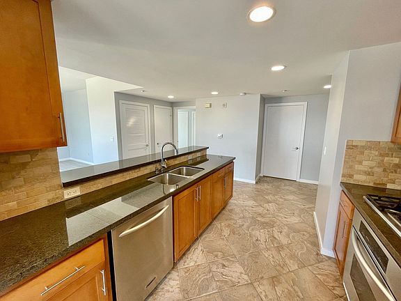 4th image of 400 W Ocean Blvd Unit 1006
