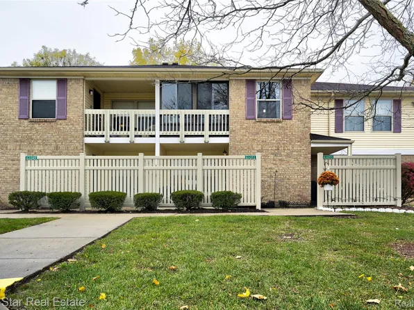 61051 Greenwood Dr, South Lyon, MI 48178