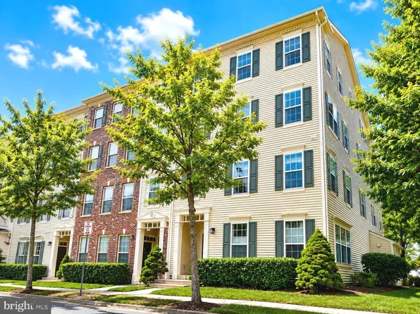 15 Swanton Ln Unit 200, Gaithersburg, MD 20878