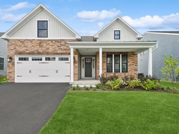 4 Begonia Dr, Manalapan, NJ 07726