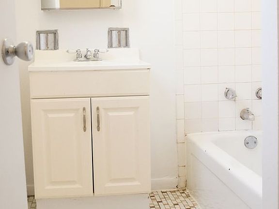 3rd image of 2319-25 N Kedzie Blvd #2319-2R