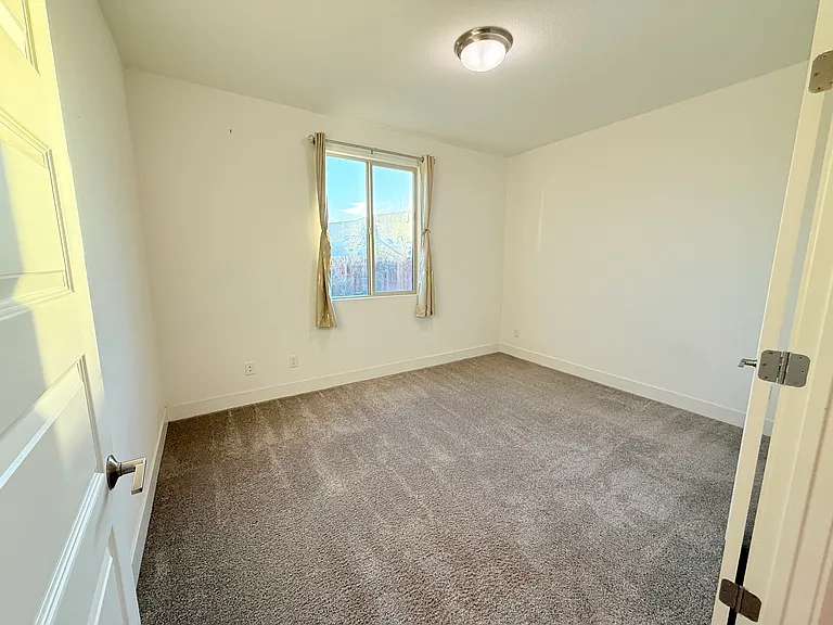12920 Knightsbrook Ave — Photo 18