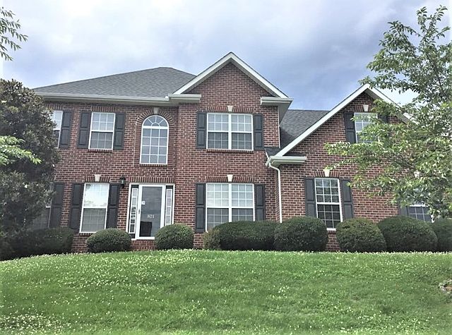 1st image of 821 Hidden Glen Ln
