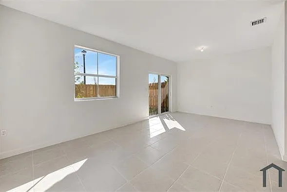 2574 SE 25th Dr — Photo 14