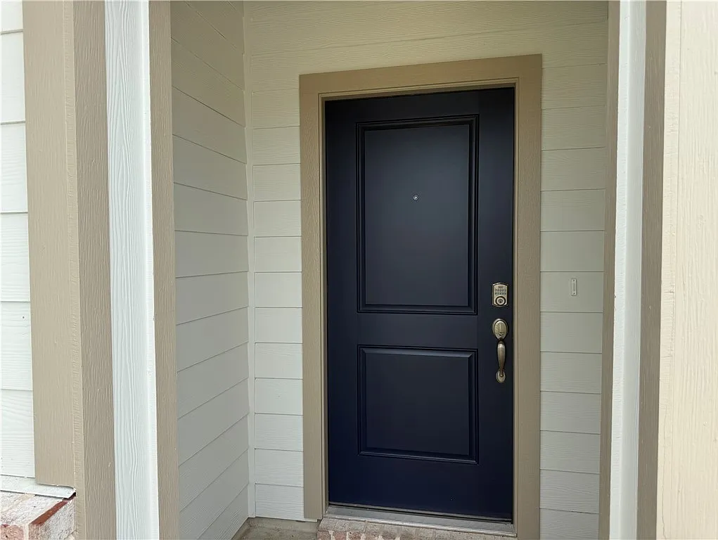 4 bed, 1665 sqft, $2,000 — Photo 3