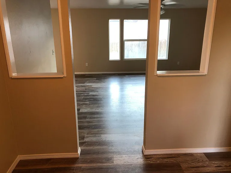 1075 N 14 E — Photo 17