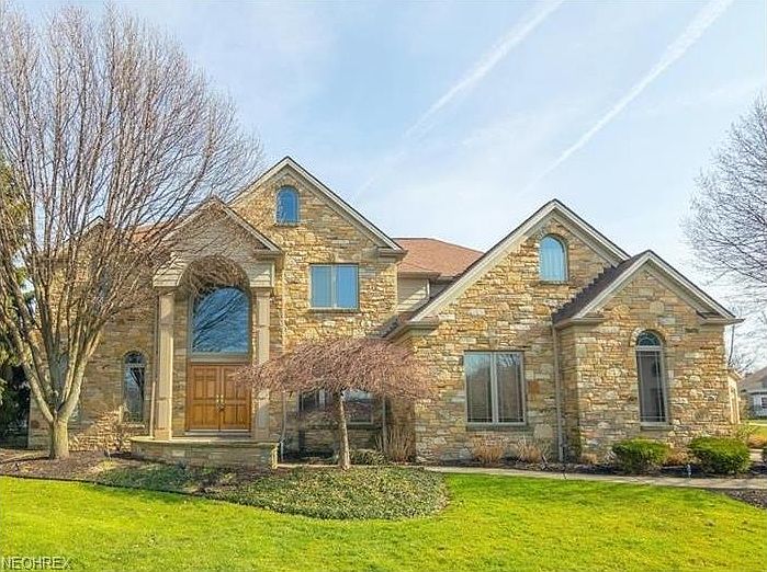 1st image of 371 Sutherland Dr