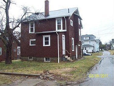 2nd image of 2126 3rd St SE
