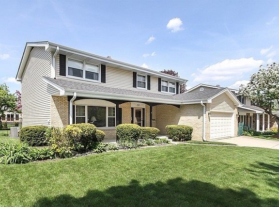 2nd image of 604 E Cunningham Dr
