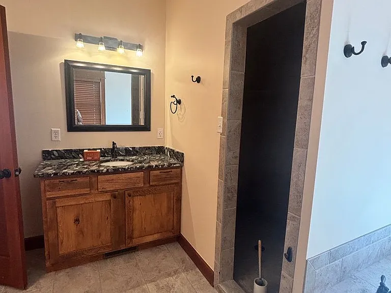 135 Emrie Ln — Photo 31