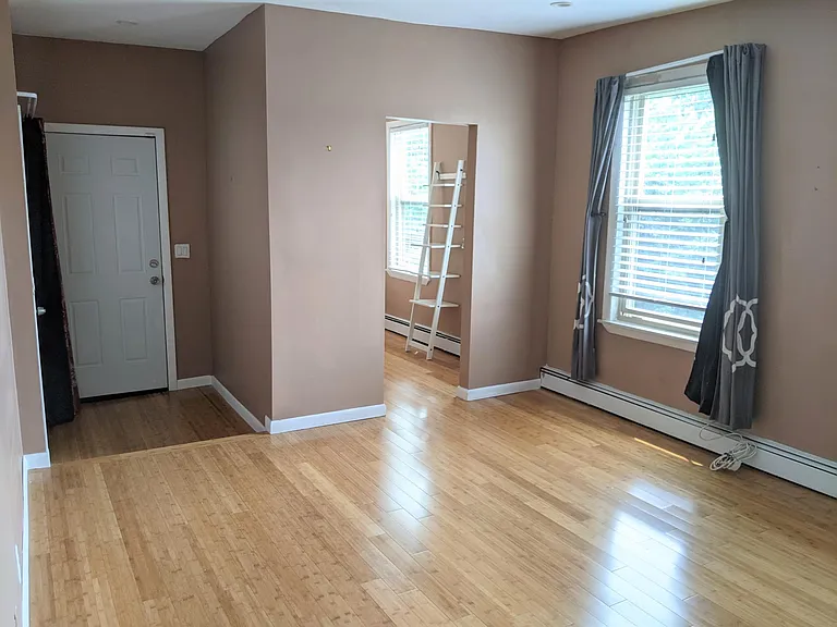 787 E 3rd St #3 — Photo 8