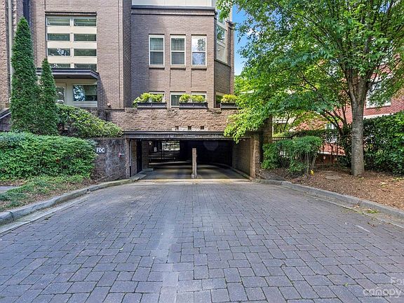 2nd image of 420 Queens Rd APT 3