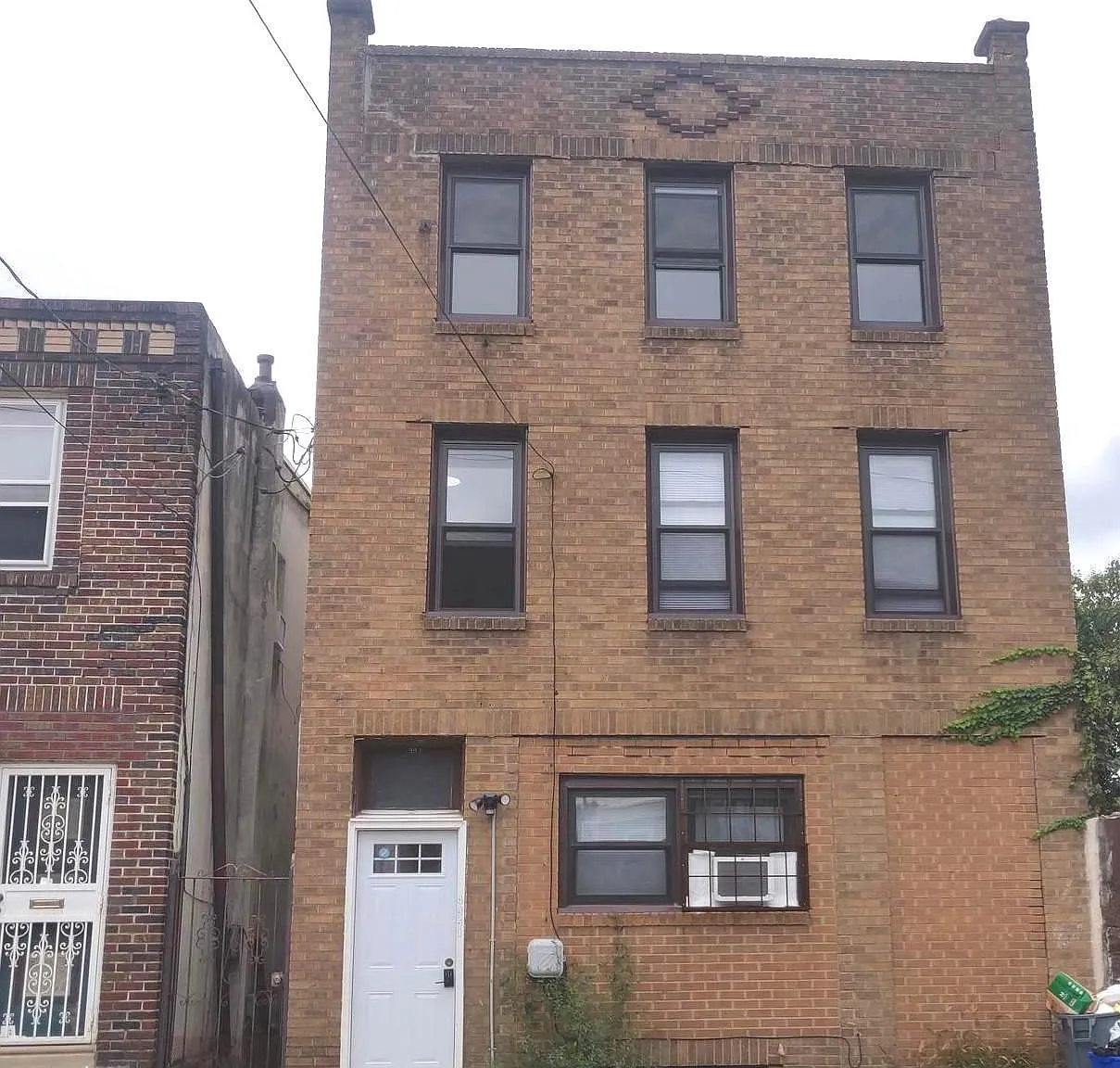 2 bed, 3025 sqft, $1,000 — Photo 1