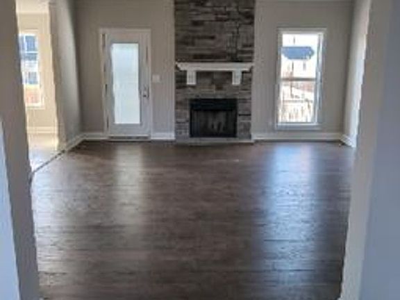 3rd image of 794 Vera Dr