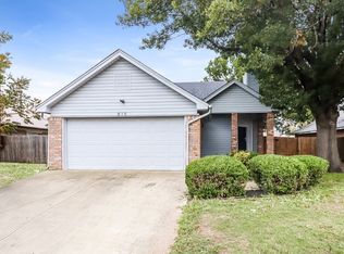 815 Cornfield Dr, Arlington, TX 76017