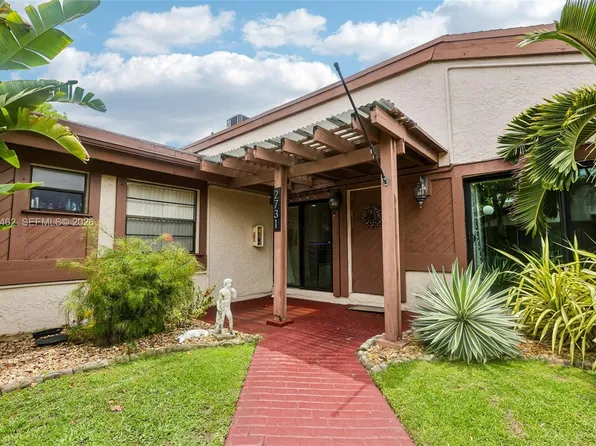 2731 S Parkview Dr, Hallandale Beach, FL 33009