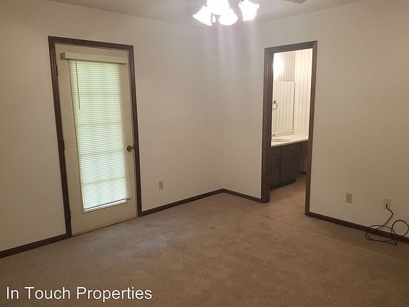 3rd image of 410 Pinebrook Dr