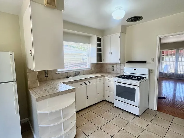 738 Vine St — Photo 7