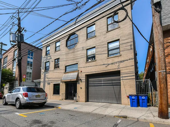 416 68th St APT 3, Guttenberg, NJ 07093
