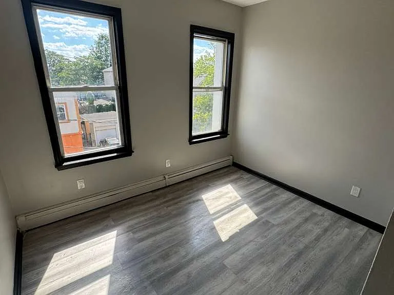 305-306 Magnolia Ave #5 — Photo 5
