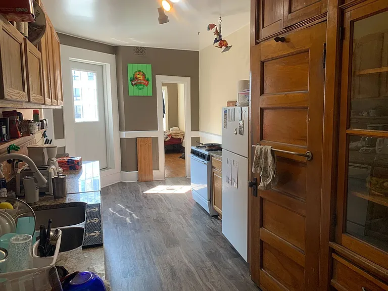 1030 N Marshall St — Photo 36