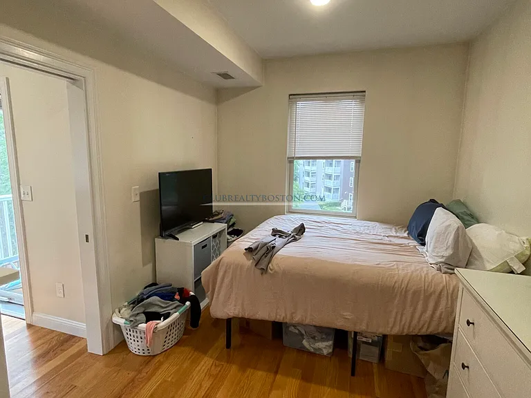 549 Washington St #6 — Photo 6