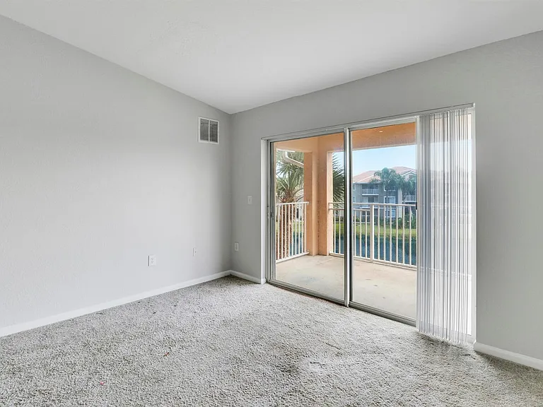 141 SW Palm Dr #306 — Photo 31