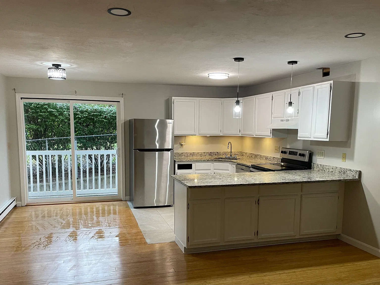 2 bed, 891 sqft, $1,800 — Photo 2