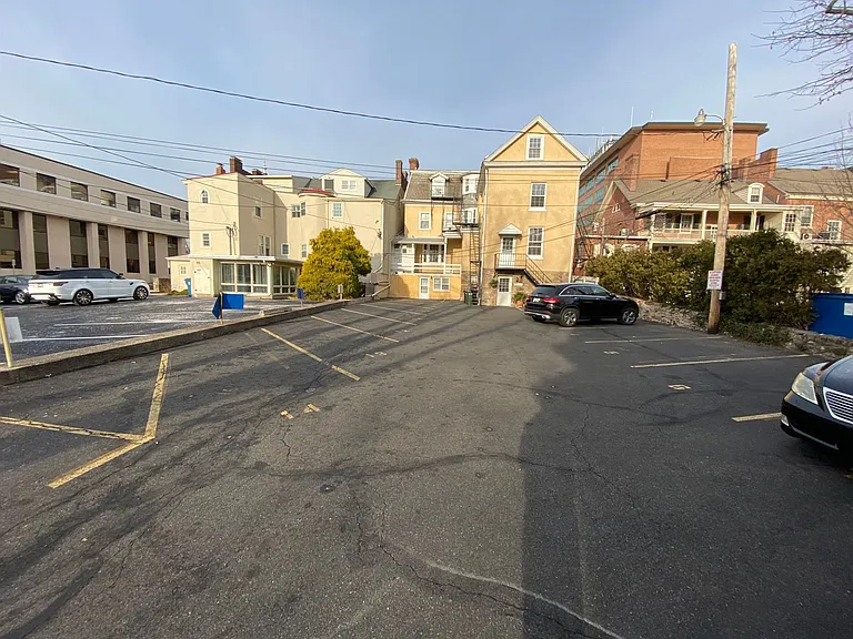50 E Court St — Photo 16