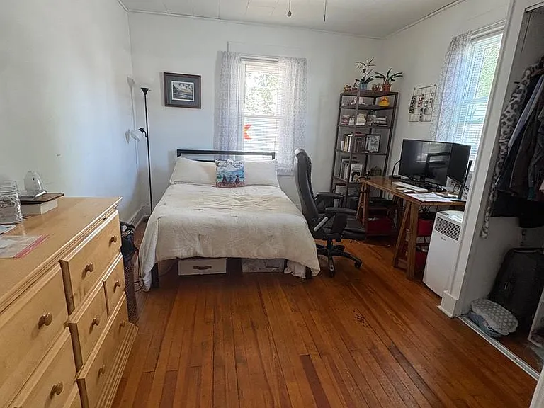 314 W 4th St — Photo 13