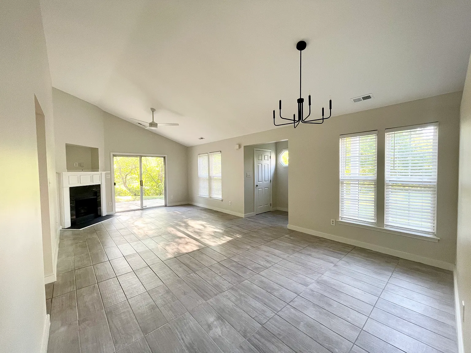 2 bed, 1150 sqft, $1,995 — Photo 1