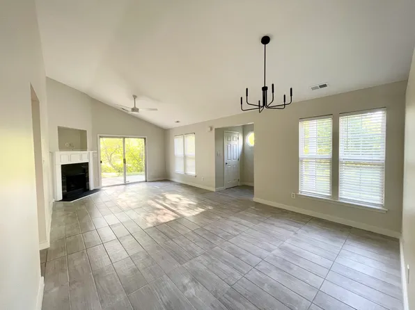 8913 Cinnabay Dr, Charlotte, NC 28216