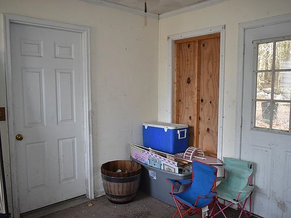 3rd image of 411 Mont Vernon Road