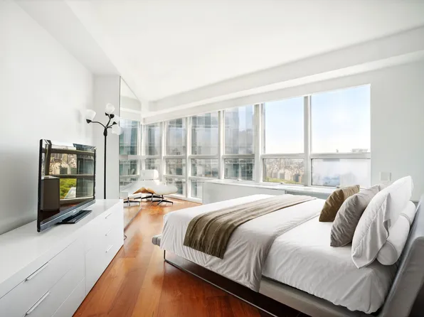 146 West 57th Street image 8 of 14