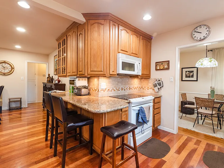 15724 Carfax Ave — Photo 9