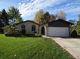 4920 Peekskill Dr, Sterling Heights, MI 48310