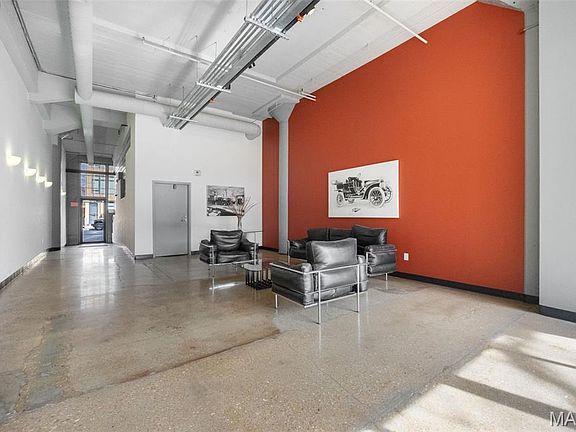 3rd image of 4100 Laclede Ave APT 109
