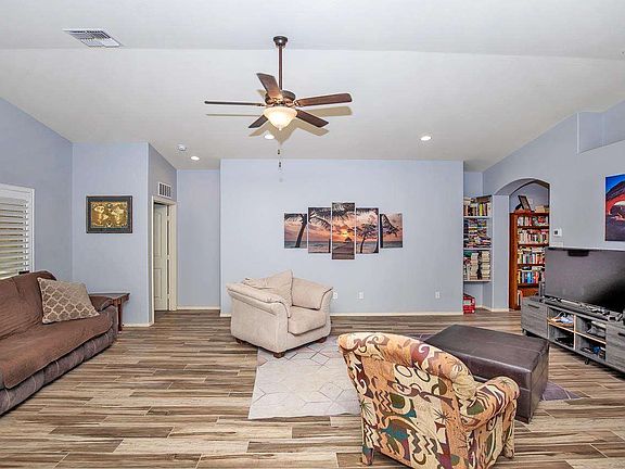 5th image of 3721 W 38th Pl