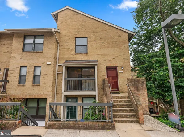 1 Dudley Ct, Bethesda, MD 20814